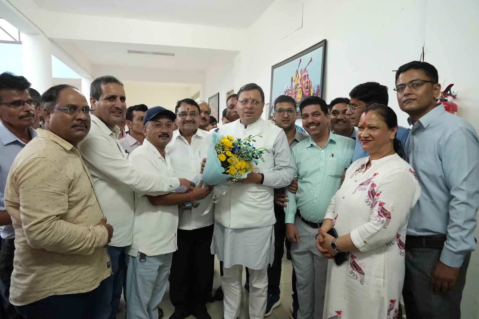 सूचना कर्मचारी संघ के पदाधिकारियों ने मुख्यमंत्री से भेंटकर सौंपा मांगपत्र