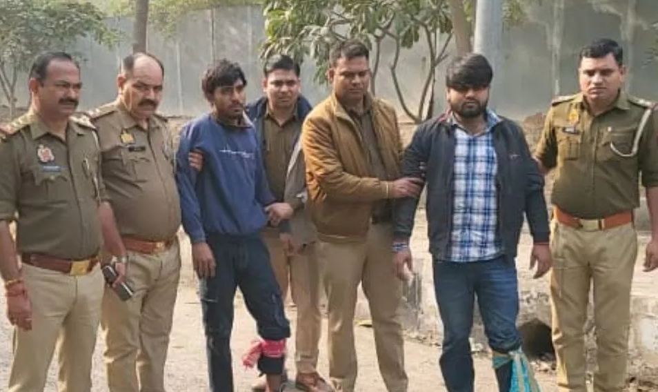 ग्रेटर नोएडा में अपराधियों और पुलिस के बीच मुठभेड़ ,अपराधियों ने पुलिस टीम पर कर दी फायरिंग
